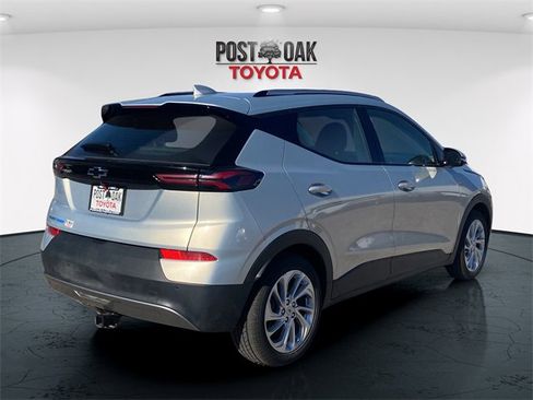 Used 2023 Chevrolet Bolt EUV LT w/ Driver Confidence Package image 7