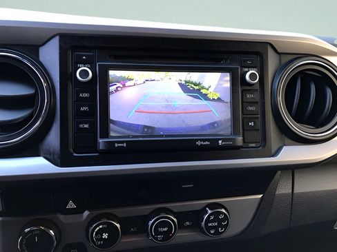 Used 2016 Toyota Tacoma SR5 w/ SR5 Appearance Package (SN) AWD/4WD image 19