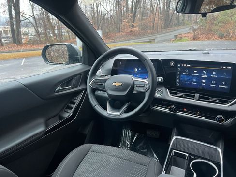 Used 2025 Chevrolet Equinox LT image 29