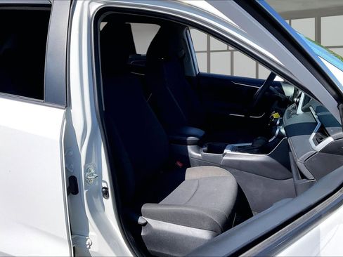 Used 2024 Toyota RAV4 LE image 29