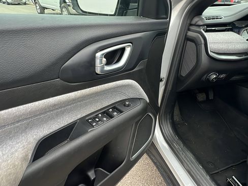 Used 2024 Jeep Compass Latitude image 15