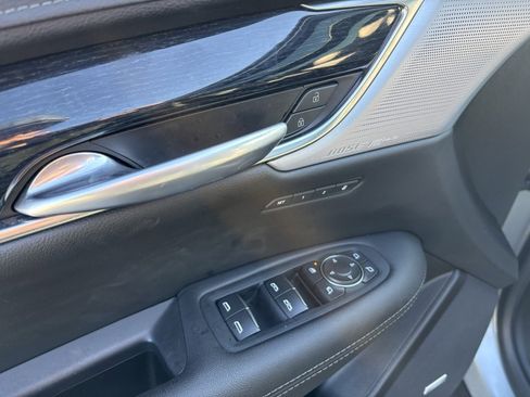 Used 2025 Cadillac XT5 Premium Luxury image 42