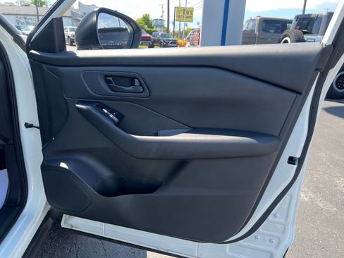 Used 2024 Nissan Rogue S FWD image 40