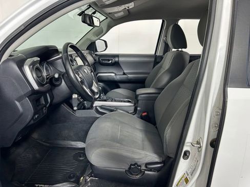 Used 2016 Toyota Tacoma SR5 w/ SR5 Appearance Package (SN) AWD/4WD image 21