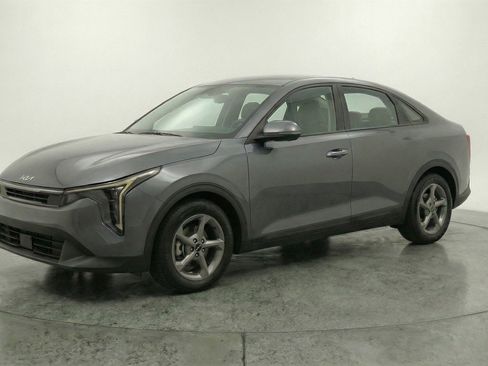 Used 2025 Kia K4 LXS image 3