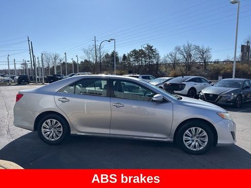 Used 2012 Toyota Camry LE image 8