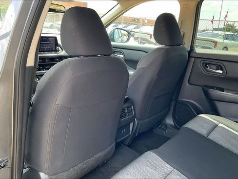 Used 2025 Nissan Rogue SV FWD image 10