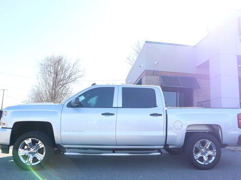 Used 2018 Chevrolet Silverado 1500 Custom w/ Custom Value Package image 11
