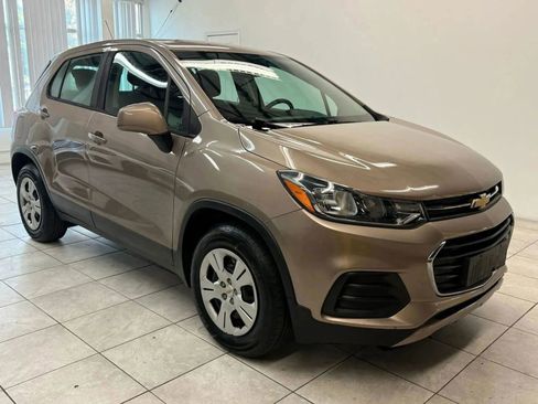 Used 2018 Chevrolet Trax LS FWD image 1