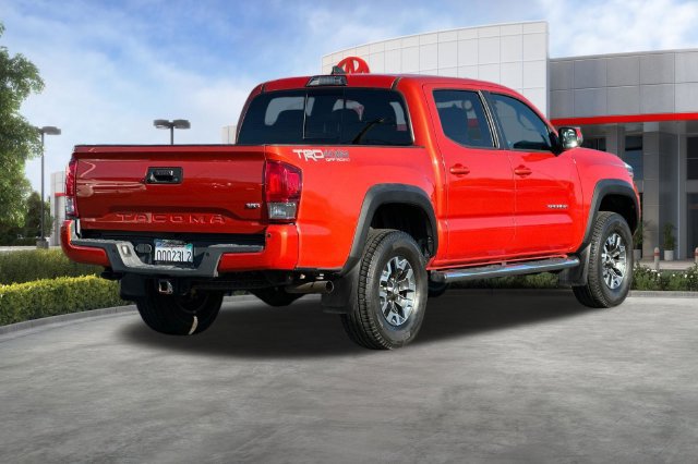 Used 2017 Toyota Tacoma TRD Off-Road AWD/4WD image 4