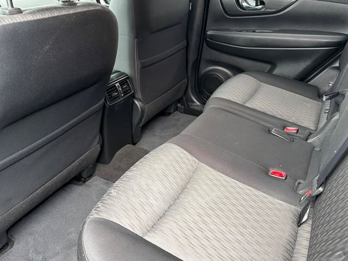 Used 2017 Nissan Rogue SV image 11