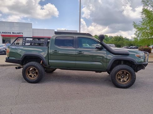Used 2021 Toyota Tacoma TRD Off-Road w/ Technology Package AWD/4WD image 2