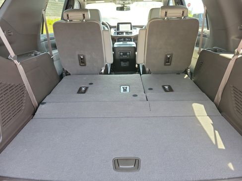 Used 2022 Chevrolet Tahoe Z71 w/ Luxury Package image 28