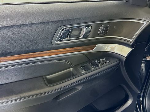Used 2018 Ford Explorer Limited AWD/4WD image 18