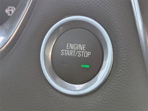 Used 2023 Chevrolet Traverse Premier image 25