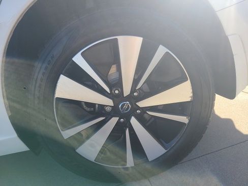 Used 2022 Nissan Altima 2.5 SV w/ SV Premium Package image 11