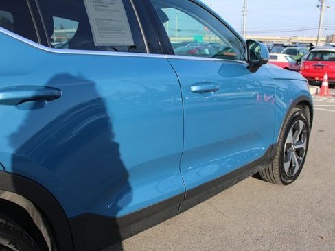 Used 2025 Volvo XC40 B5 Plus image 50