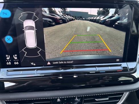 Used 2025 Volkswagen Atlas SE image 30