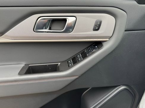 New 2026 Ford Explorer Active w/ Active Comfort Package image 9