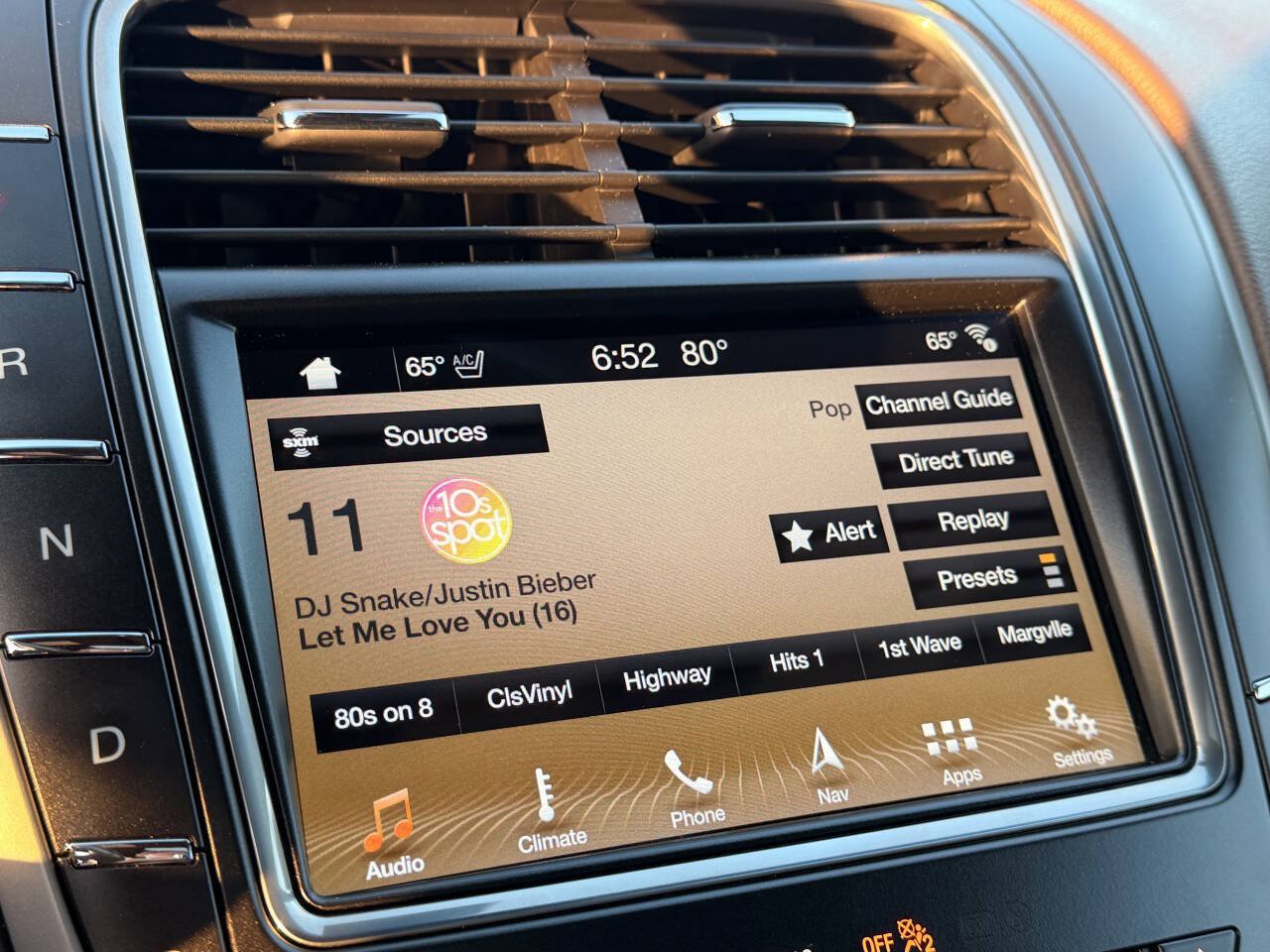 Used 2018 Lincoln MKX Reserve w/ Driver Assistance Package AWD/4WD image 18