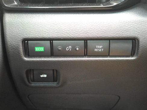 Used 2024 Nissan Sentra SV FWD image 31