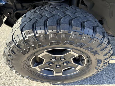 Used 2021 Jeep Gladiator Mojave w/ Cold Weather Group image 9