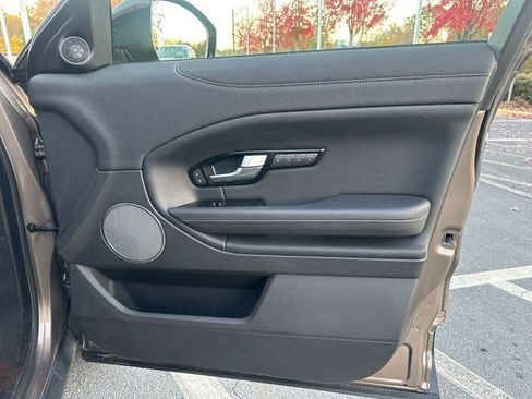 Used 2018 Land Rover Range Rover Evoque SE Premium image 12