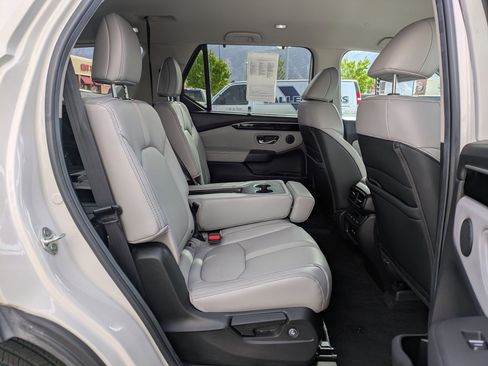 Used 2025 Honda Pilot EX-L image 31