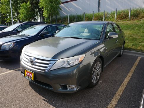 Used 2012 Toyota Avalon Limited FWD image 2