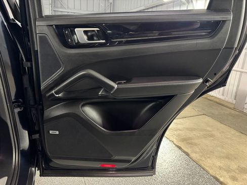 Used 2022 Porsche Cayenne S image 48