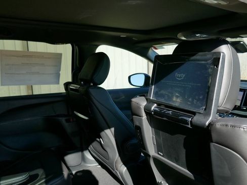 New 2026 Chrysler Pacifica Select image 12