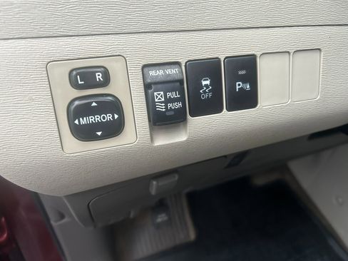 Used 2013 Toyota Sienna XLE image 10