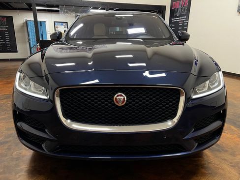 Used 2017 Jaguar F-PACE Premium AWD/4WD image 4