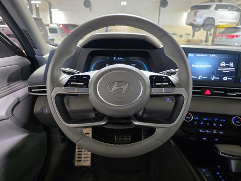 Certified 2025 Hyundai Elantra Sport FWD image 29