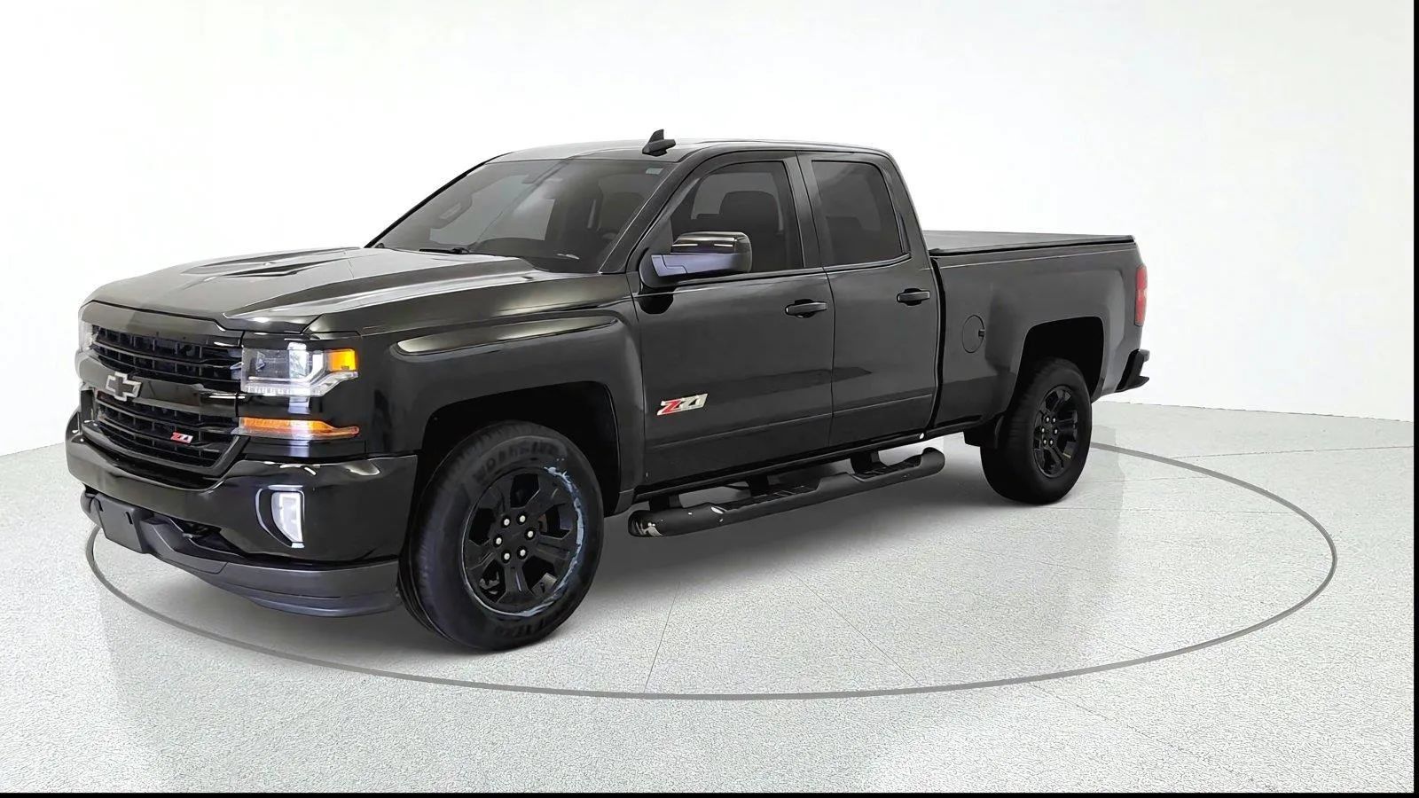 Used 2017 Chevrolet Silverado 1500 LT w/ Midnight Edition AWD/4WD image 4