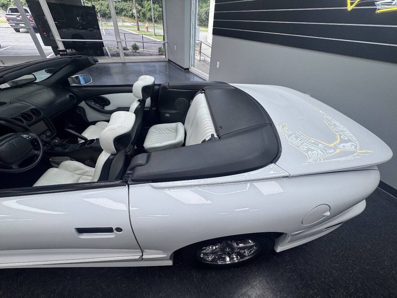 Used 1995 Pontiac Firebird Trans Am RWD image 9