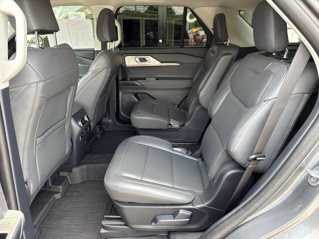 Used 2025 Ford Explorer Active w/ Active Comfort Package AWD/4WD image 24