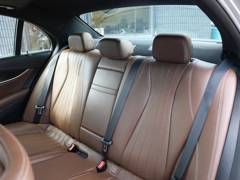 Used 2018 Mercedes-Benz E 300 4MATIC image 23