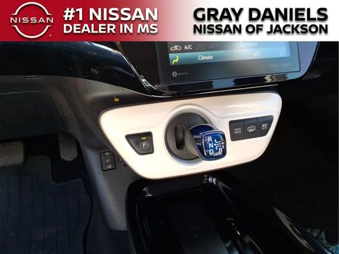 Used 2017 Toyota Prius Prime Premium image 18