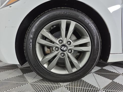 Used 2018 Hyundai Elantra Value Edition w/ Cargo Package FWD image 12