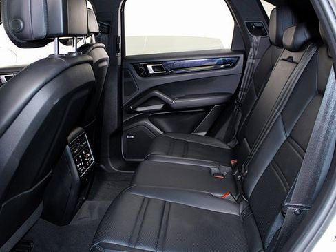 Used 2019 Porsche Cayenne E-Hybrid image 22