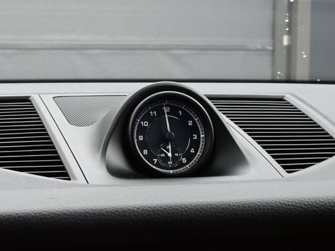 Certified 2022 Porsche Macan S AWD/4WD image 12