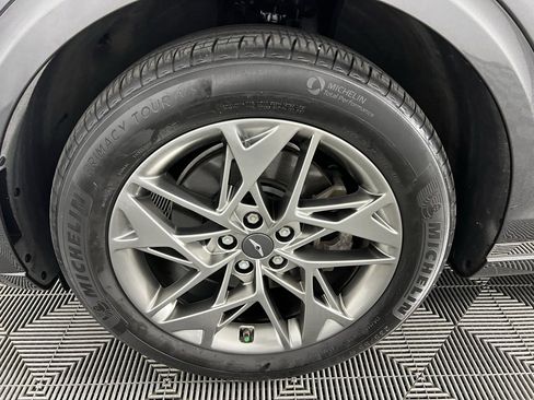 Used 2022 Genesis GV70 2.5T w/ Advanced Package image 12