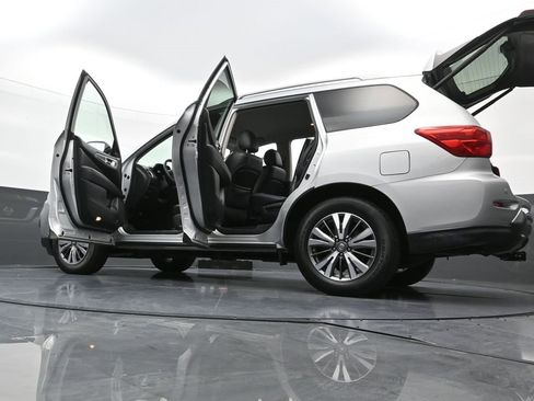 Used 2023 BMW 530e xDrive w/ Executive Package image 26