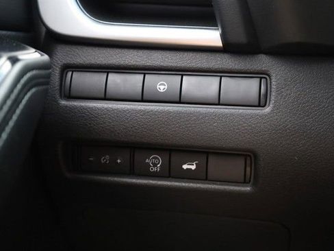 Certified 2025 Nissan Rogue SV AWD/4WD image 18