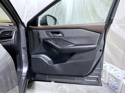 Used 2023 Nissan Rogue SV image 17