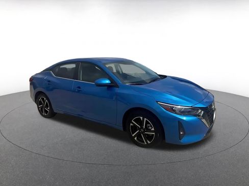 Used 2025 Nissan Sentra SV FWD image 2