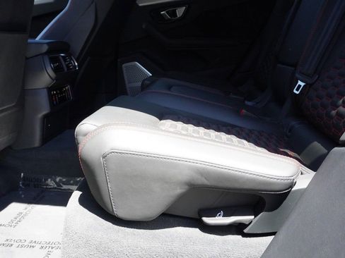 Used 2020 Lamborghini Urus AWD/4WD image 38