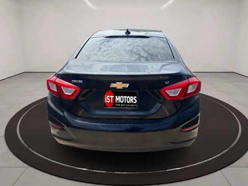 Used 2018 Chevrolet Cruze LT FWD image 3