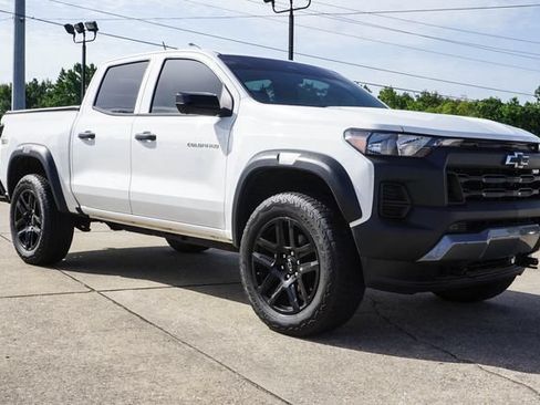 Used 2023 Chevrolet Colorado Trail Boss w/ Technology Package AWD/4WD image 2